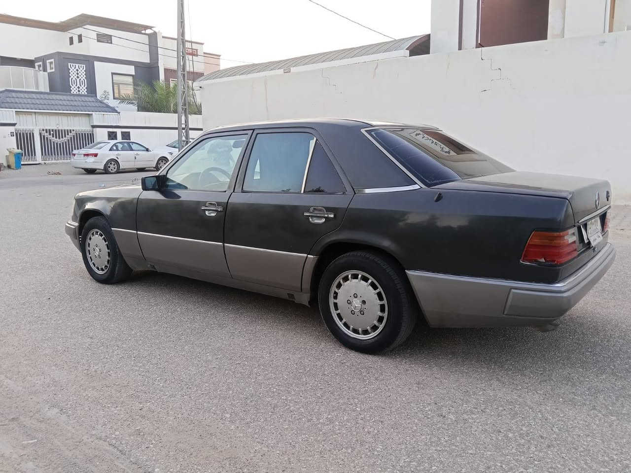 سلام عليكم للبيع مارسدس مديل 1990 كير ومحرك بلادي جدد تخم تايرات حداديه زينه كهربائي شغاله تحويل مباشر السعر46 العنوان النجف الرقم ***********
