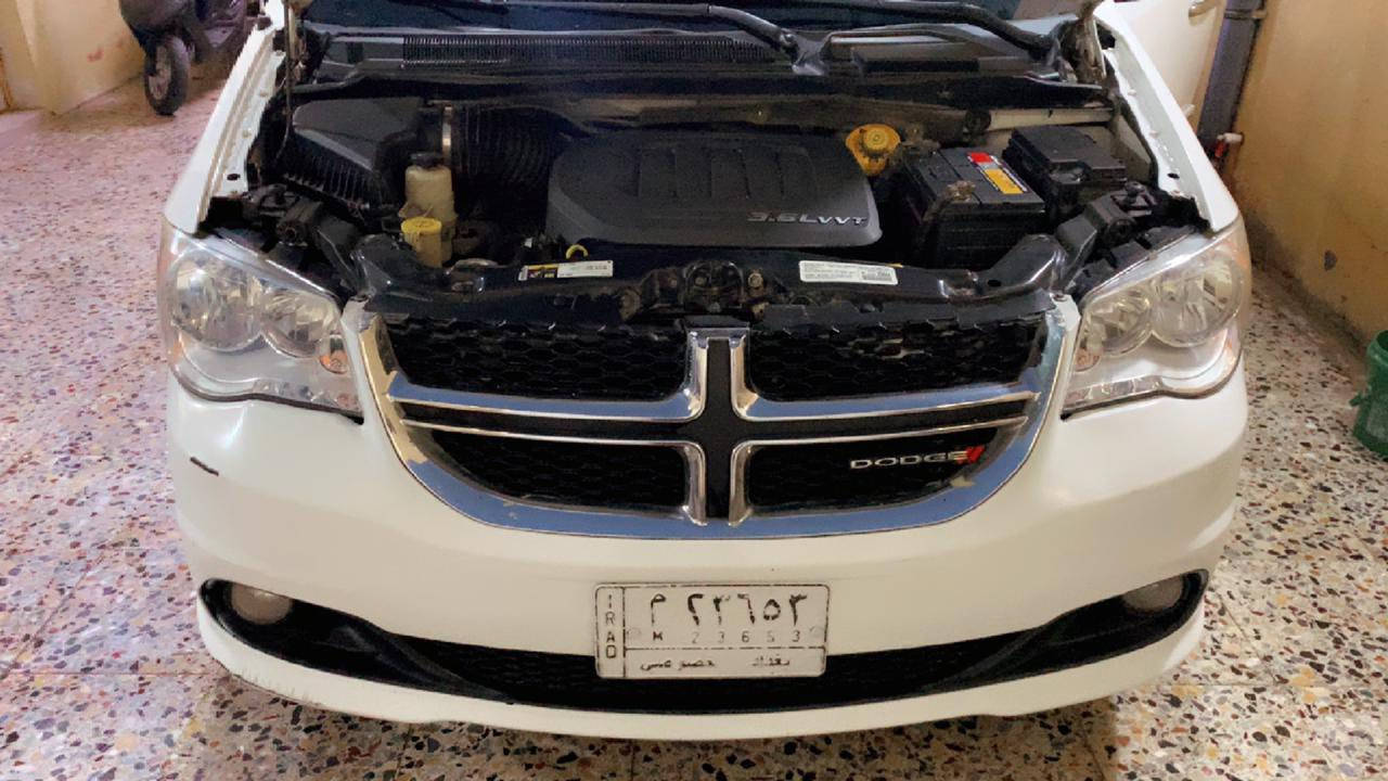 السلام عليكم دوج كرفان 2014 رقم بغداد مشروع وطني باسمي تحويل ثاني يوم السياره حادثها جاملغ وبنيد وبيها طخه موضحه بالصور تبريد جديد 3قطع سياره خير من الله  جاهزه حداديه نص عمر الشراي يتصل ويدلل سعرها 130وبيها مجال قليل *********** مكلف بالنشر مايعجبك المنشور لاتعلق لاتكسر بحلال العالم.
