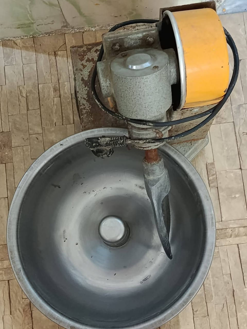 غراض مستخدمه للبيع
عجانه شرط الشغل السعر ١٠٠ 
غساله النوعيه الاصليه امريكي تشتغل نص وتوكف السعر 150
غرفة اخشاب السعر 650
العنوان البصره القبله 
رقمه الهاتف ***********

