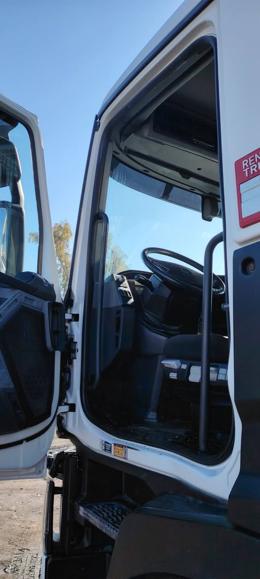 رينو تنكر نيكل 2017 ريتاردر فول اوتوماتيك داخل جديد السعر 320 ورقة .. *********** واتساب
