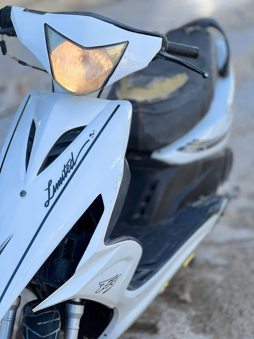 سلام عليكم دراجه ماكس ثعلب للبيع دراجه نضيفه مابيه شي بس نقصهه سلف وعداد والأشاير موجودات المحرك مامفتوح نضيف كهربائياته شغاله 
السعر خاص....؟  
المكان / كوفه شارع المطار القديم 
الاستفسار / ***********
❤❤
