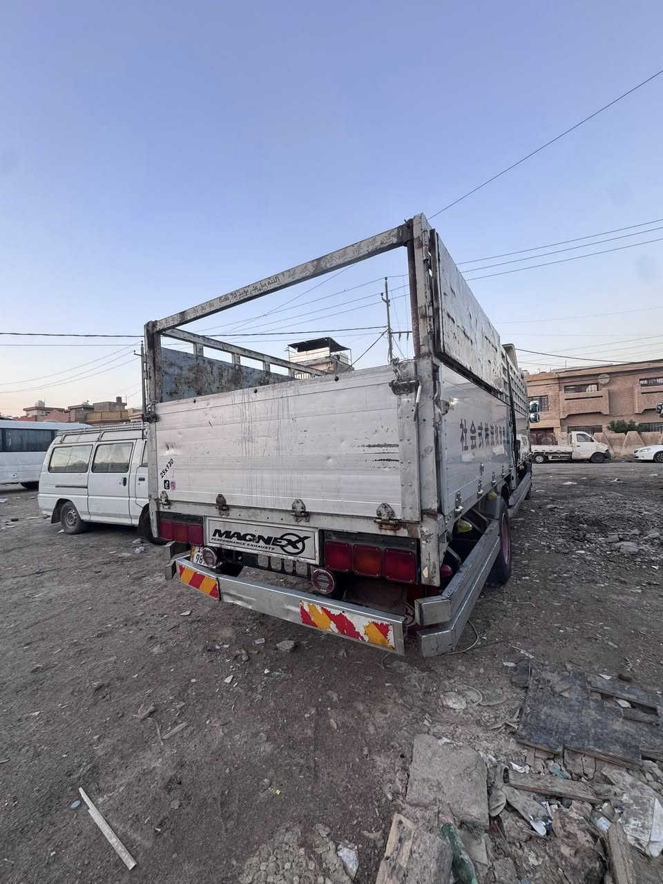 ‏السلام عليكم هينو شيطان للبيع موديل السيارة 2006 اصل طول ستة وربع مكينة 80 فاكيوم سيارة باسمي سنوية جديدة ￼ تفتيح ريموت سيارة مكاني بغداد رقم الهاتف *********** سعر 280 وبيها مجال ￼￼￼￼￼
