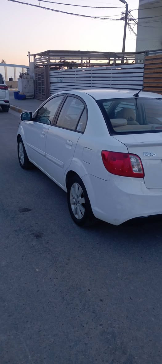 كيا ريو 2012 مكفولة محرك 1600 ماشيه 122جاهزة من كلشي محرك وگير وتبريد وحداديه مكفولات تخم تاير جديد السعر 97 وبيه مجال قليل مكان السيارة النجف للاستفسار ***********
