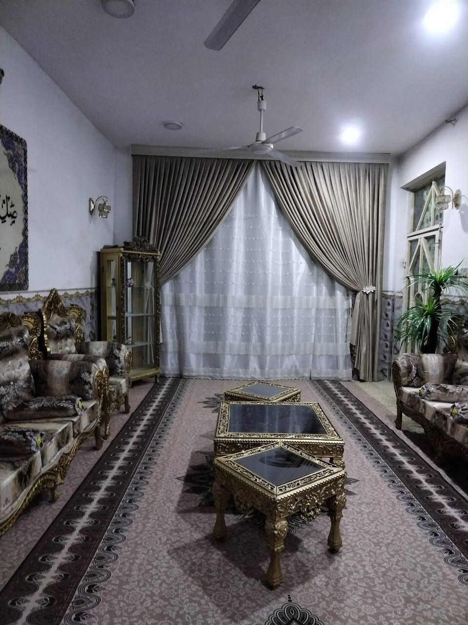 بيت زراعي للبيع طابقين الجوه نفس الفوك  (الطابق الثاني بي نواقص)  مساحه 260م بناء حديث 
السعر/ 135 مليون وبي مجال بسيط 
العنوان/ حله نادر الثاني كراغول شارع الكبان. 
الرقم / ***********
