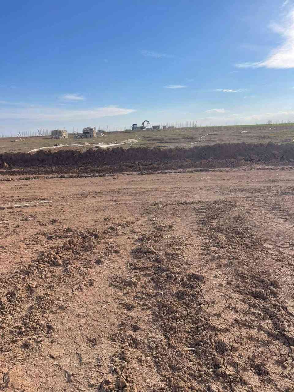 أرض للبيع مساحه دونم اله ربع
ركن ع 3 شوارع ماي بيها كهرب يمها 

تقطيع ع شكل مزارع سند زراعي نموذج25 

مكاتبه مع شرعي مباشر سند حديث 2025

سعر مناسب كلش 

موقع منطقه تبادل خلف معمل غاز جورج
للاستفسار اكثر
*********** 
***********
