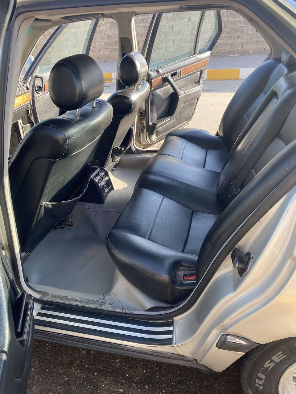 لبيع 730 موديل 94 السعر 55 وبيه مجال هزه جديده رقم جديد كهربايه كله شغل السياره خير العنوان الفلوجه ***********
