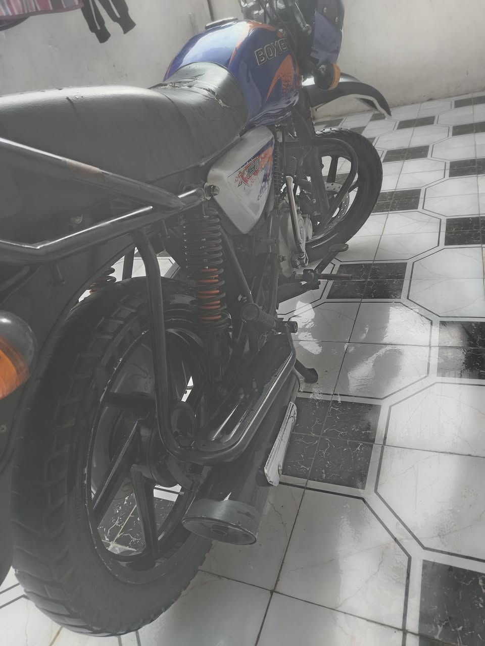 سلام عليكم شباب عدي بوكسر جبلي موديل 23 مرقم سنويه بسمي ثاني يوم احولك دراجه الله شاهد نضيفه تجي وشوف بعينك واني خادم الكم 
العنوان بياع شرطه الخامسه 
هاذه رقمي بي وتساب *********** 
كل حترامي الكم
