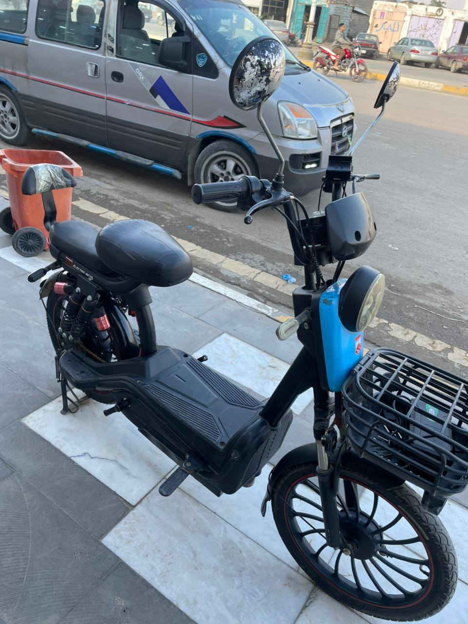 سلام عليكم من رخصت الادمن 
دراجه شحن.البيع خمس بطاريات حجم بطارية32 دراجه نضيفه بطارية جديدة جاهزة من كلشي 
الاستفسار اتصل على رقم 
***********
