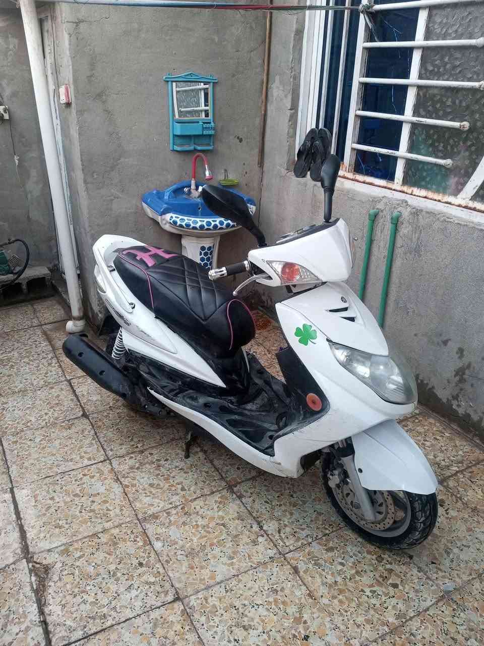 دراجه سكنس للبيع
الدراجه نضيفه و كهربائياته كاملات و ستان كهربائي و كفراتهه بيض بلاديات و الدراجه كلهه بلاديه ما مجفتهه و المحرك مالتهه ناعم و الدراجه نوزل و الدراجه ما بيهه اي نقوصات رايدهه ب600 و بيهه مجال 
*********** مكاني بغداد المشتل
