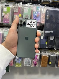 للبيع فقط 11 برو ماكس  جهاز نظيف وشرط ما مفتوح وحاسبة نورمال بدون غراض...