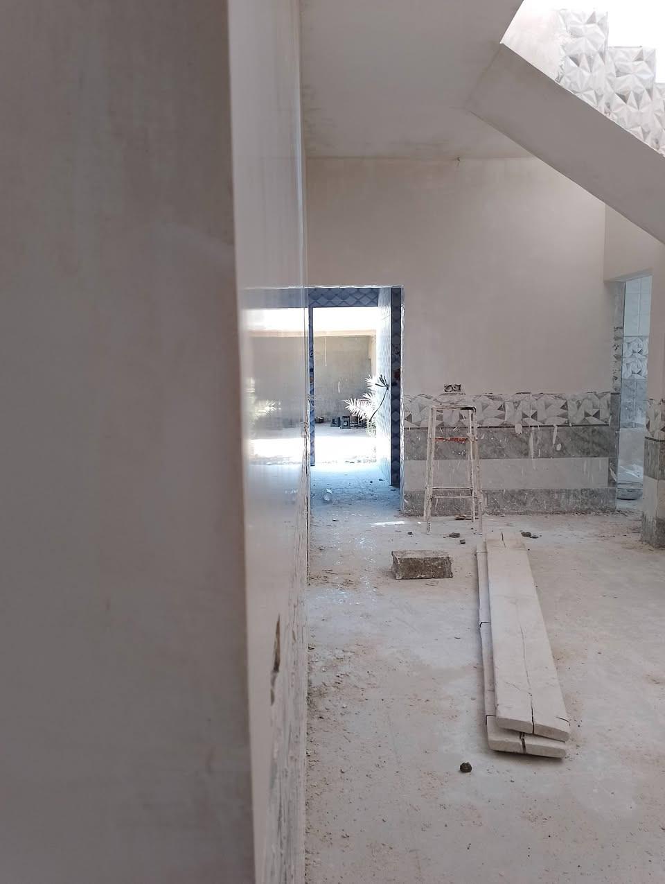 سلام عليكم كادر احمد المعماري لباخ جص من الموصل شتقلت عدت مكانات #بكياره شقل سريع ونضيف ومسطره على خيط وهاذه رقمي للتواصل على الخاص ***********////***********
