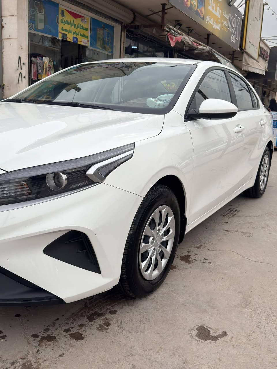 السلام عليكم
للبيع سيراتو موديل ٢٤ هزه وارقام جديده بغداد بأسمي نص فول .محرك ٢٠٠٠ كفاااله عامه ماشيه ٣٠كم سياره بحاله الزيرو...السعر ١٨٠ ورقه مكانها بغداد الدوره.للاستفسار ***********
