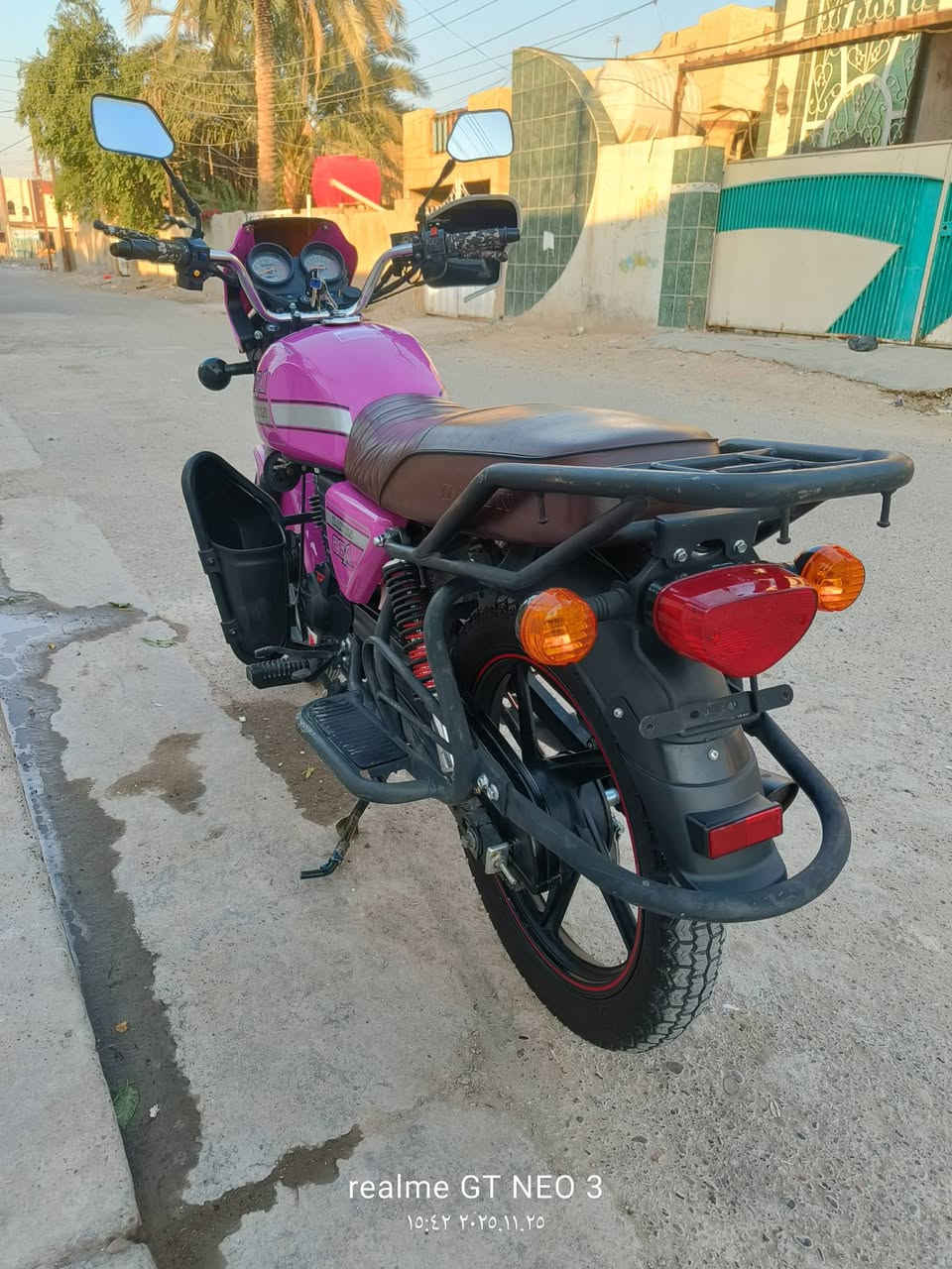 السلام عليكم 
شباب دايوان نفخ موديل 2023 طالعة ب 2025 دراجة مشاية 17 الف سويج سجينة نسختين  لون وردي مميز نضافة فول خير من اللة مال جناي صار سنة عندي مرقم رقم و سنوية انكليزي  كربلاء لوحات 2 مشروع وطني تحول وين ما تريد دراجة ع ايدي ادامة كاملة كل شهرين دهن كلة امزويل 20.50 شخط ما بيهة صورهة و نضافةى كدامك ب صور و فديو سعرهة 2400 و بيهة مجال قليل حك الجية مكاني بغداد  محمودية ***********
