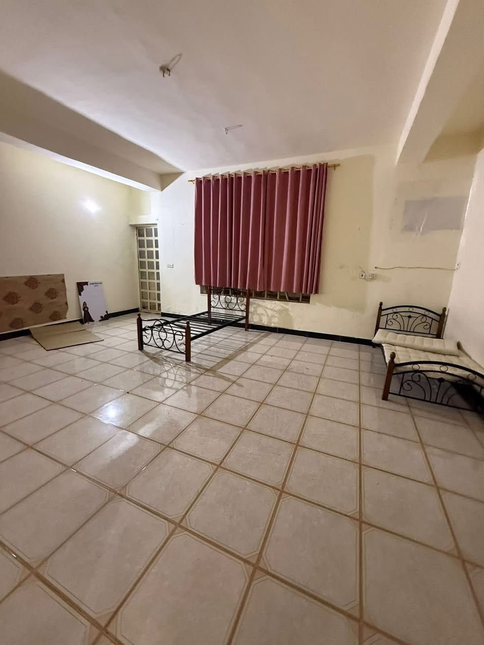 للأيجار في السيديه
بيت مساحة 150متر
طابق ارضي يحتوي عل غرفتين نوم وصالة وملحقات
السعر 750
***********
***********
