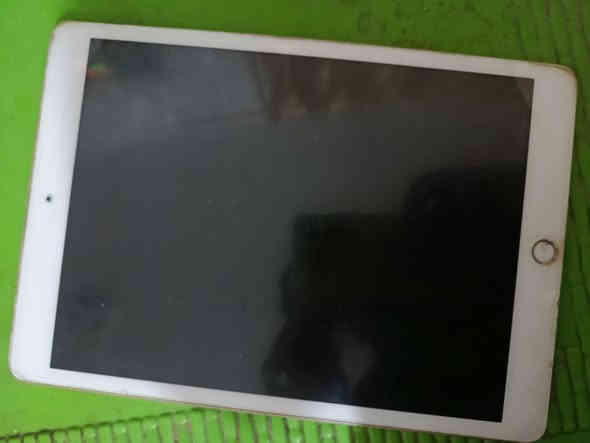 سلام عليكم عندي ايباد سبعه ذاكره 32 الجهاز البطاريه85% الجهاز امبدل بيه كلاسه وشاشه اصليه السعر 120الف وبي مجال مكاني حله -قاسم  للتواصل ***********
