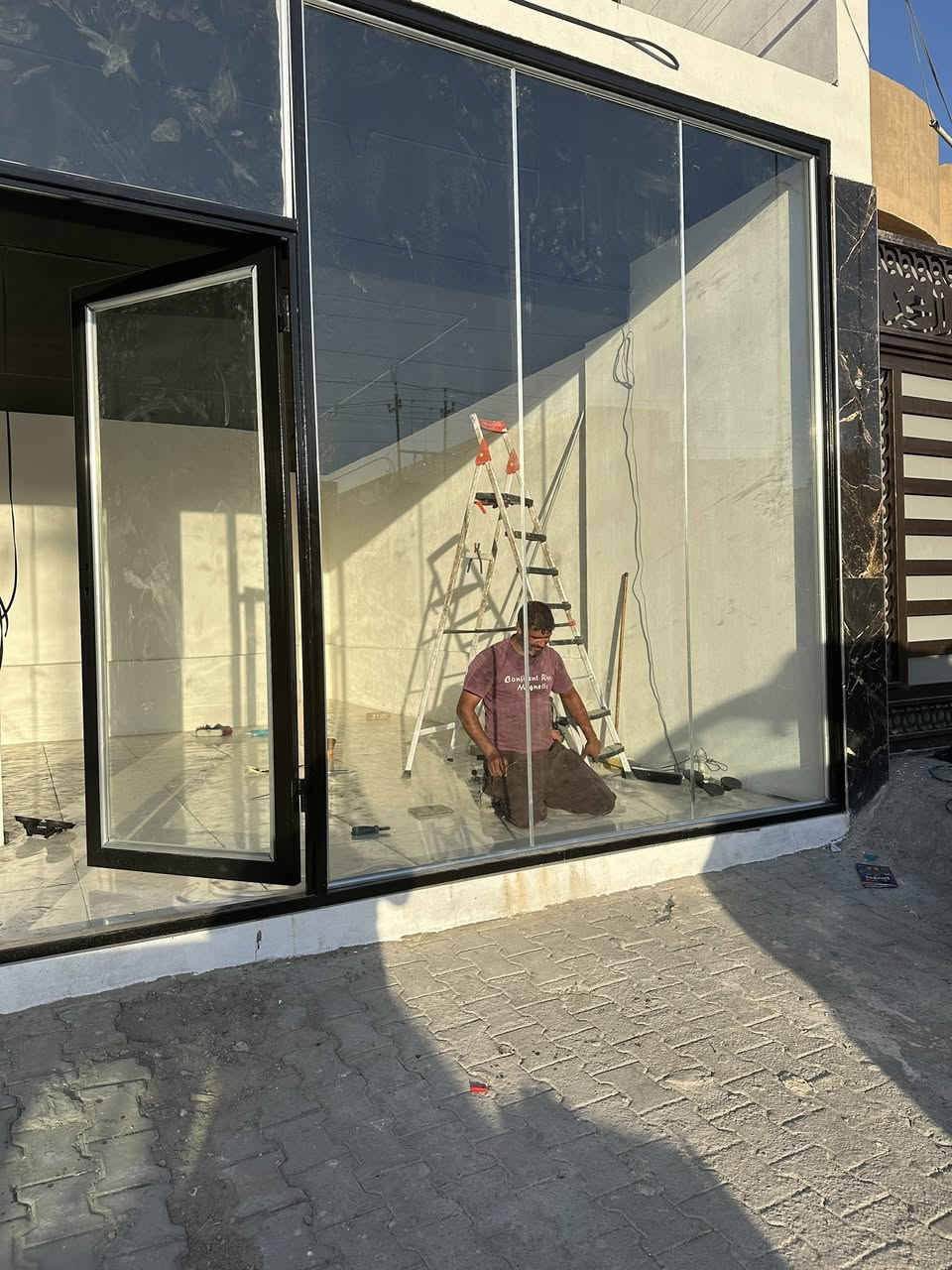 بسم الله الرحمن 
من اعمالنا في كربلاء المقدسة مستعدون لتجهيز الواجهات 10 ملم و القواطع الزجاجيه بافضل الاسعار و انسبها بالجملة و المفرد
العنوان : كربلاء المقدسة قرب السفارة التركية 
***********
***********.  منتظر عريبي
