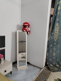 غرفه للبيع التفاصيل داخل الصوره