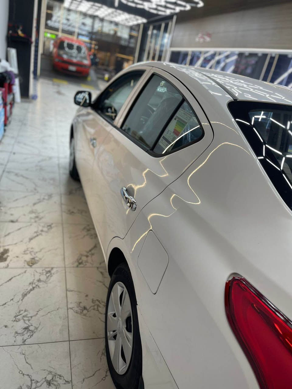 نيسان صني موديل 2018
ماشية 95 الف كيلو
بيها بابين مبدلة و صبغ بالجاملغ عكس السايق وشبر بالصندوك
السياره كير محرك تبريد ممتاز
الصدر و الحدادة مسويها جديد و التايرات جديدة
سيارة ربع ما تحتاج تصرف عليها جاهزة من كلشي
رايدها ب 10,300 دولار وبيها مجال للشراي
متواجد واتساب
***********
*********** بغداد, العراق
