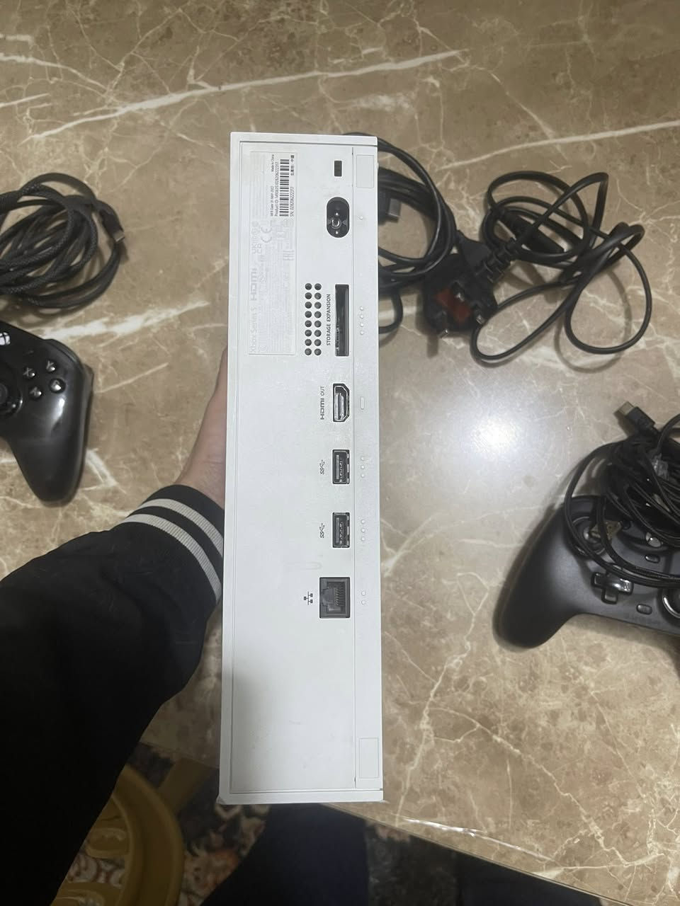 سلام عليكم اخوان سيرس اس للبيع الجهاز نضيف الله شاهد وعلى ايدي كامل ملحقاته ويدات ثنين احترافية ويا كيم باس شهرين السعر ٣٧٠ وبي مجال بسيط العنوان بغداد الرصافه *********** واتساب
