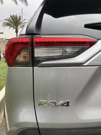 Toyota Rav4  للبيع راف فور 2021    مواصفات XLE رادار امامي وجانبي   حا...