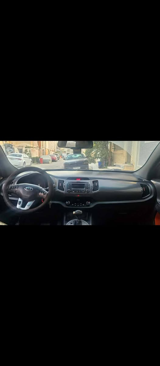 هذا رقم الهاتف ***********
كيا سبورتاج 
موديل 2013 
وارد خليجي 
مواصفات الفول عدا البصمه 
مواصفات السيارة 
فتحت سقف بانوراما اكشن جلد 

تبريد امامي خلفي. تحكم ستيرين جهتين 

تبريد شاشه + كامره  + اشاير بلمري المري شفط 
لد نهاري   + حساس  
محرك 2000 دوش 

ملاحظه السيارة مكفوله من الصبغ وتبديل 
فقط بارد شي  بسيط بلهلال الجاملغ الخلفي 
شرط كير ومحرك مكفولات حدادية جديده تخم تأير جديد سيارة نضيفه جدا 

مكان السيارة بغداد الكرخ
