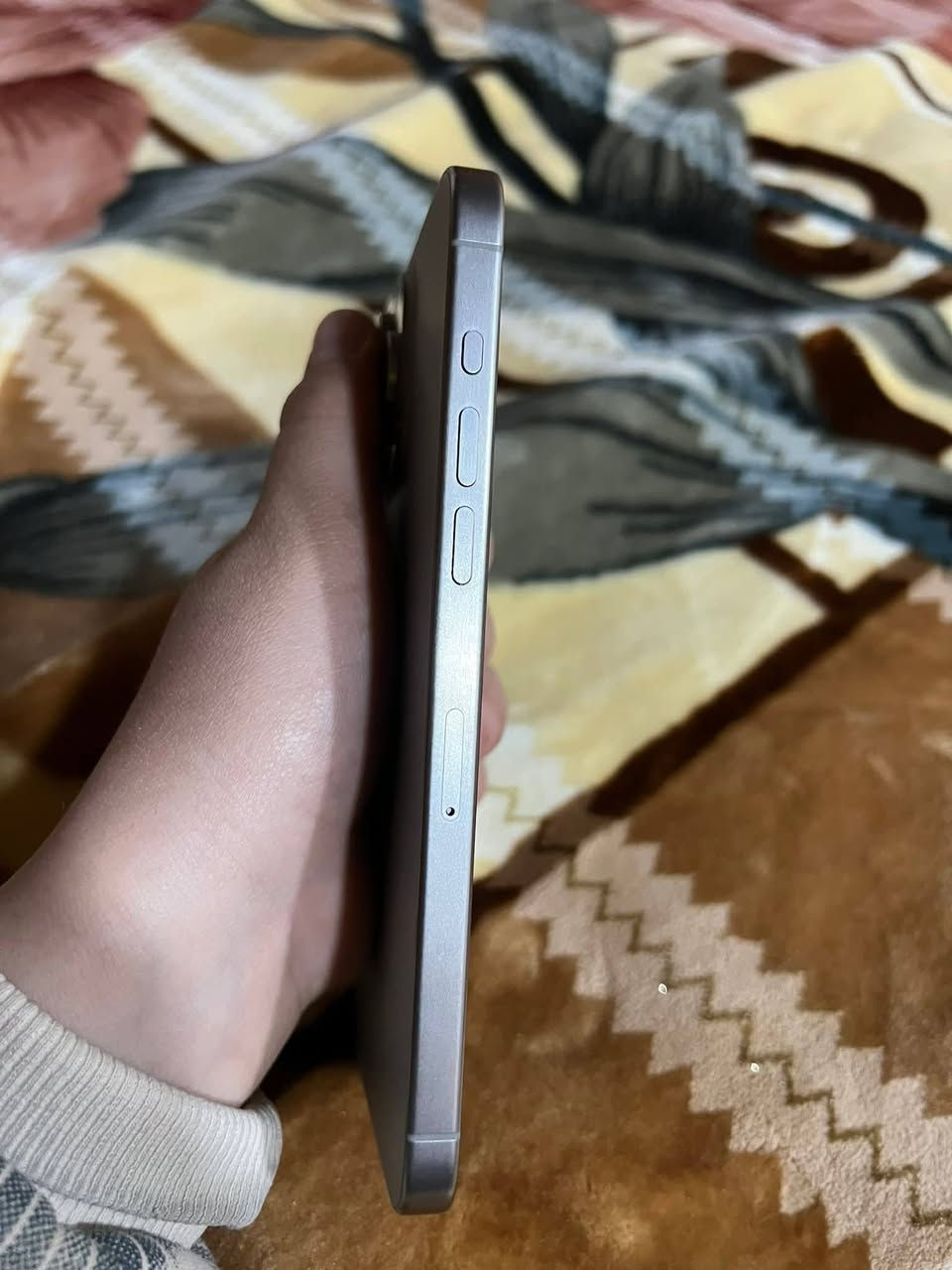 سلام عليكم ايفون 15 برو ماكس ذاكره 256 دبل شريحه 
لون تيتانيوم بعده جيد كلش بطاريه88 سعره مليون مكاني رميثه 
***********
