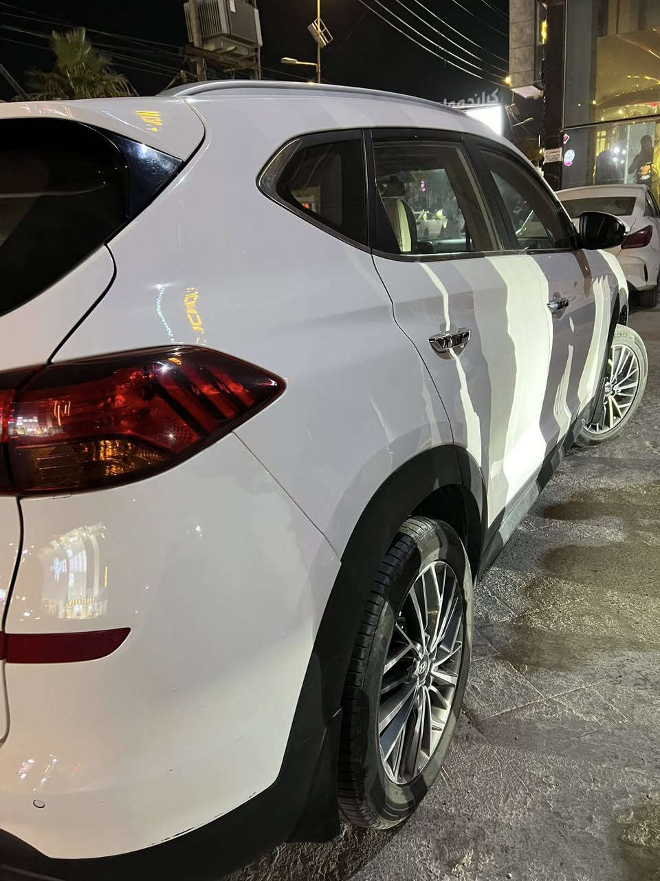 السلام عليكم ورحمة الله وبركاته 
هونداي توكسان للبيع موديل 2019 خليجي كفاله عامه عدا الدعامية الخلفيه بيها صبغ صدر حداديه مكينه كير كفاله بحاله الشركه تخم تاير موصفاتها نص فول رقم بغداد الجديد با اسمي 
ماشيه 123 K طبعا بيها كم خدش ورصعه حتا بسيطات مالات شارع عارضها 184 وبيها مجال هذا رقمي 
***********
