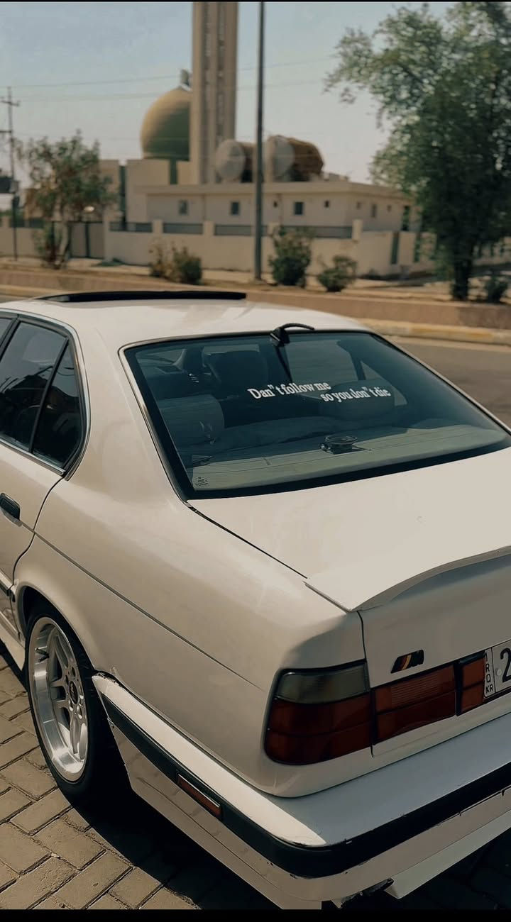 سلام عليكم
کوردی عەرەبی  
بي ام 525 موديل 1990 محدث 1995 دعامي ل دعامي رقم اربيل سنوية و رقم جديد بسمي سلايت طكتين دفتر بانزين موجود گیر اوتوماتیك و عادي و سبورت بجم عريض بونيت و شباك جام اوتو اي بي اس سنتر لوك مصبوغ عام جمالية بي طخة جدٱ بسيط من كدام جاملغ طرف سايق بدون دواخل و شاصي سيارة محرك جديد لوك كير شرط عالفحص اكسل جديد اوروبي لوك ويل M تايرات قبل شهر شديتهن دعاميات M جنح صندوق بلادي M تبريد ثلج شرط وية السويج 🥶❄️ تدفئة نار شرط لايت القة عالي زينون  قفل مركزي دواخلة جدٱ نظيف فورميكا داشبول دبل ايرباك ستيرن مال بومة سيارة مابي الف دينار مصرف باقي مواصفات تعال شوف بعينك 
مکاني كركوك شورجة 
***********
***********
بیئیم بۆ فرۆشتن مۆدیل 1990 کامل کراوە بە 1995بە ناوەوە و دەرەوەش  دەفتەر بەنزینی هەیە و تەبریدە و تەتفیە هەیە و سلایدە ئۆتۆماتیکە جام کارەبایە و دەبڵ ئیرباگ سەیارەکە مەسرەفی تیا نیە لێدراوی چاملخ پێشەوە لای سایەق بستێکی هەیە و بەبێ ناوگرتن و بەبێ شاصی
سعریش 56 وەرەقە و مەجال
 شوێنیش : کەرکوک - شۆرجە 🤍
