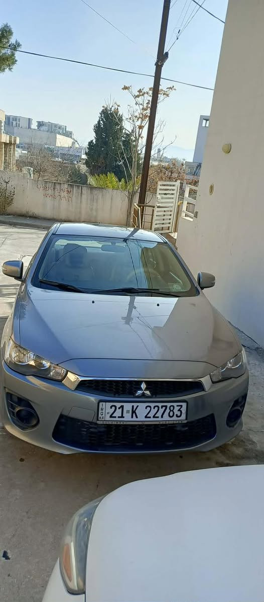 سلاوی خوا لە هەموو لایەک
لانسەر قرش 
مۆدێل ٢٠١٧
بێ بۆیاخ بێ سارد
خلیجی ناو زەرد
یەک دەستە سەیارەکە لە سفریەوە لای خۆمانە
دەعامیشی بۆیاخ نیە
تەنها ٨٧.٠٠٠ رۆیشتووە 
مەکینە ١٦ 
سەنەوی تا ٢٠٢٩ تازەیە بە ناوی خۆمانەوەیە
گێر مەکینە کارەبایی هەموی بەشەرت
تەحویل غەرامە بە شەرت
نرخی ١١٦ گەڵاو معامەلەیەکی برایانە
شوێن سلێمانی__ ڕزگاری
***********
