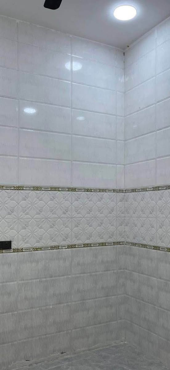 واسعد الله اوقاتكم بكل خير احبتي
***********
يتوفر دار سكن للبيع 

المساحه لكليه 100 متر مربع  ركن على شارعين كل شارع 10 متر 

نوع العقار طابو زراعي عراقي 

سند ٢٥ ول مالك عراقي تتكاتب ويا ابوالطابو مباشرتا

يتكون من غرف نوم عدد 2
استقبال 
صاله
مطبخ 
 مجمع صحيات داخليه وخارجيه 

البيت كامل من جميع الملحقاته 

بناء جديد 2025

فارق جاهزة للسكن تستلم بيتك عند المكتبة مباشر 

العنوان البصرة قضاء ابي الخصيب 

ابو كوصره غرب مدرسه الفتكار 

تبعد مسافة عن شارع ابو كوصره 100 متر 

منطقة روعه جميع الخدمات ماي كهرباء شارع 10 متر 

السعر  58وبي مجال

للاستفسار لاتصال*********** البصرة, العراق
