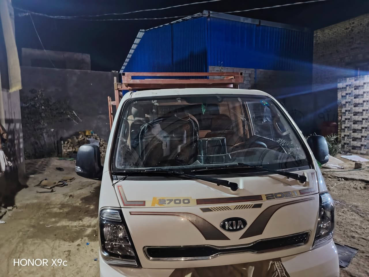 كيا حمل للبيع مديل ٢١ماماشيه وجديده بس ضالمته صوره مكفوله كفاله عامه سنويه بسمي رقمه دوانيه شراي يتصل ***********
