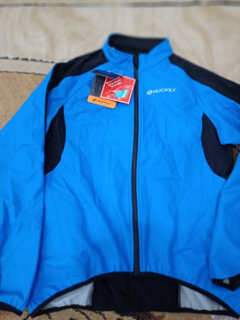 متوفرة بدلة ركوب الدراجات ماركة Nuckily  قطعه كلش راقية مقاومه للرياح والبرد مبطنه بصوف ناعم شتوي وتر بروف ضد الماء  تلبس قياس من مديم إلى لارج 
 سعرها غالي بموقع الشركة المصنعه والامزون اللي تفيدة يتفضل علخاص وتوصيل موجود لكل محافظات العراق


**إذا كنت صاحب هذا الإعلان وتريد حذفه لأي سبب، رجاءا أرسل رسالة إلى الدعم الفني**