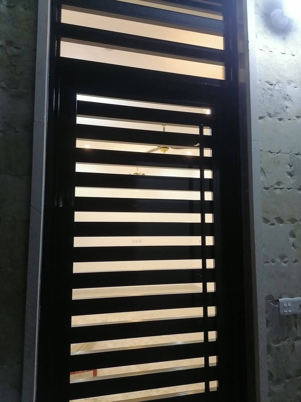 سلام عليكم تنضيف صبغ شبابيك بيبان اسعار مناسبه اتصال ع رقم ***********
