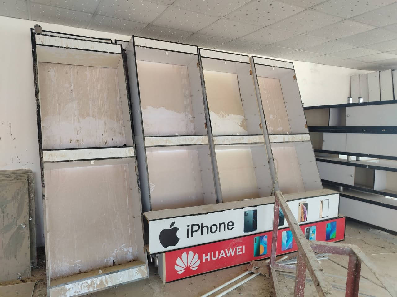 السلام عليكم
بافرينات او رفوف ام دي اف للبيع
***********
