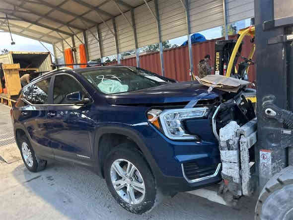 تيران ٢٠٢٢
بدون صبغ
الضرر كما موضح بالصور
السياره باسمي
رادار امامي
بانوراما
جنطه كهرباء
كشن سايق كهرباء
السعر ١٨٥ مكاني الكوت
للتواصل
*********** 
كوت الهورة
