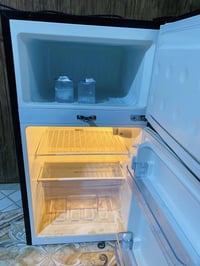 ثلاجة • للبيع