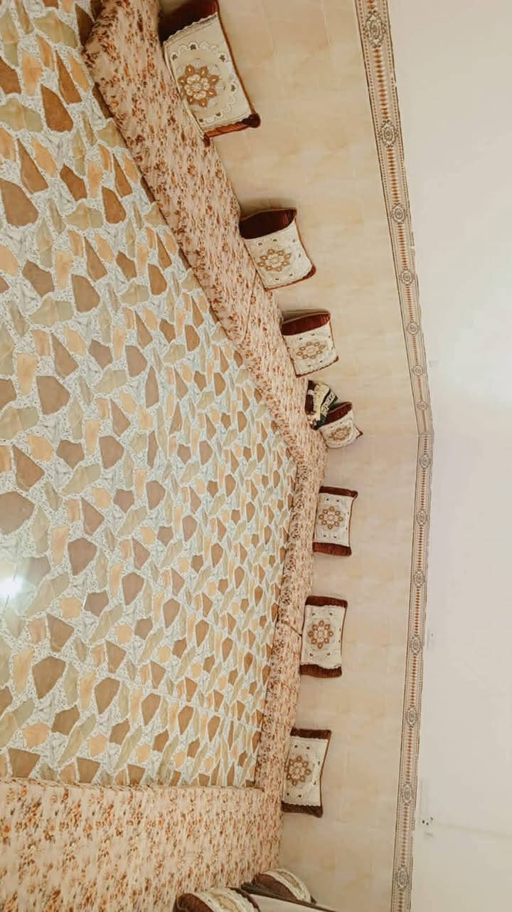 طابو زراعي المكان شارع 20 بيت بناء حديث ومرتب مساحه 200 متر شارع 9 متر بيت متكامل غرفتين وصاله ومطبخ واستقبال
للاستفسار ***********
