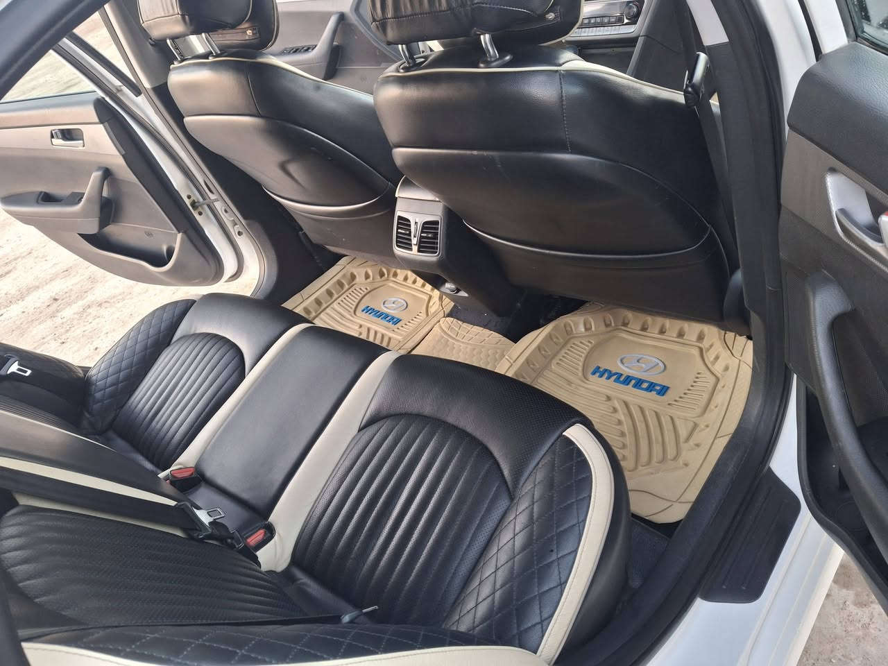 سوناتا 2020 غاز بلاد مكفوله ماعدا ثقوب القماره من كوريا وشويه خدوش 
فووول مواصفات للاخير رادار جانبي وامامي وخلفي 
كشن جلد حضن بلاد وكشن سائق كهرباء وتدفئه وتبريد بل كشن 
بصمه تبريد بيانو شاشه جبير بلاديه ***********
(رقم بابل__  ومكاني بل كوت ) سعر (182) سونار مرفق بنشر
