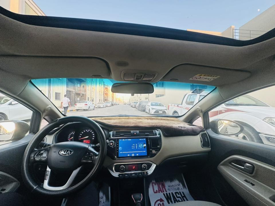 للبيع كيا ريو خليجي 2015 فووول مواصفات
محرك 1600 قطرتين
مكفولة من الصبغ تماماً
بيها بارد جاملغ امامي ايمَن والايسر، 
و الصندوكَ الخلفي مفتوح فقط لا تبديل ولا صبغ ولا معجون ولا حتى بارد.
ماشية 163 الف كيلومتر
فتحة سقف
تشغيل بصمة
اضاءة اوتو
ماسحات اوتو
نظام ايكو
حساسات خلفية بلادي
كاميرا
شاشة اندرويد
مري شفت
ويل ١٧ بلادي خمسة
المحرك عليه ادامة كاملة ١٠٠٪
السيارة لونها حبري
السعر 100 ورقة و بيها مجال
 مكان السيارة بغداد ابو غريب مجمع الزيتون

‭***********
***********
