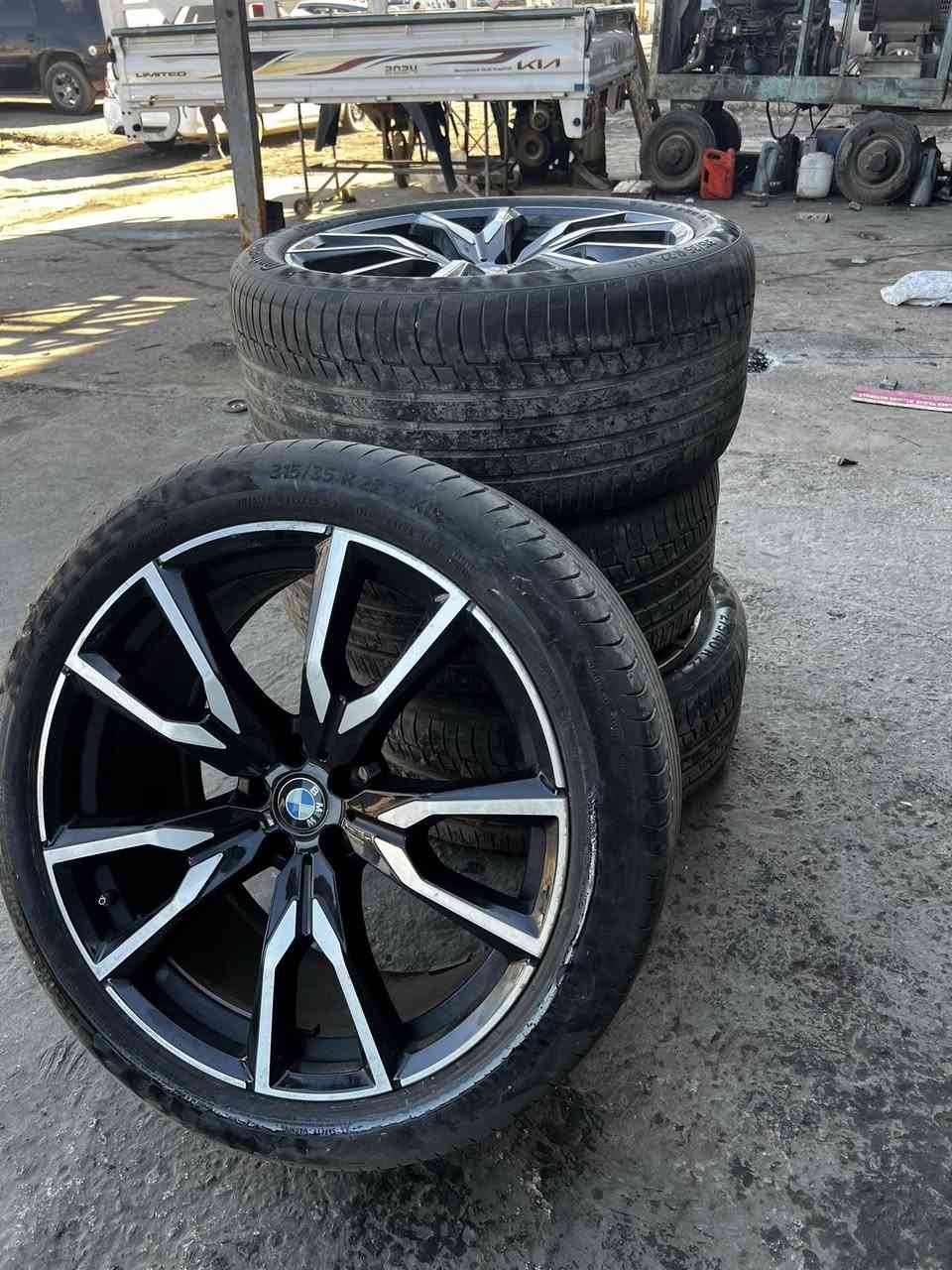 BAM X7
ويل كب معى تاير حجم 22
اثنان متضرر الويل 
الستفسار ***********
