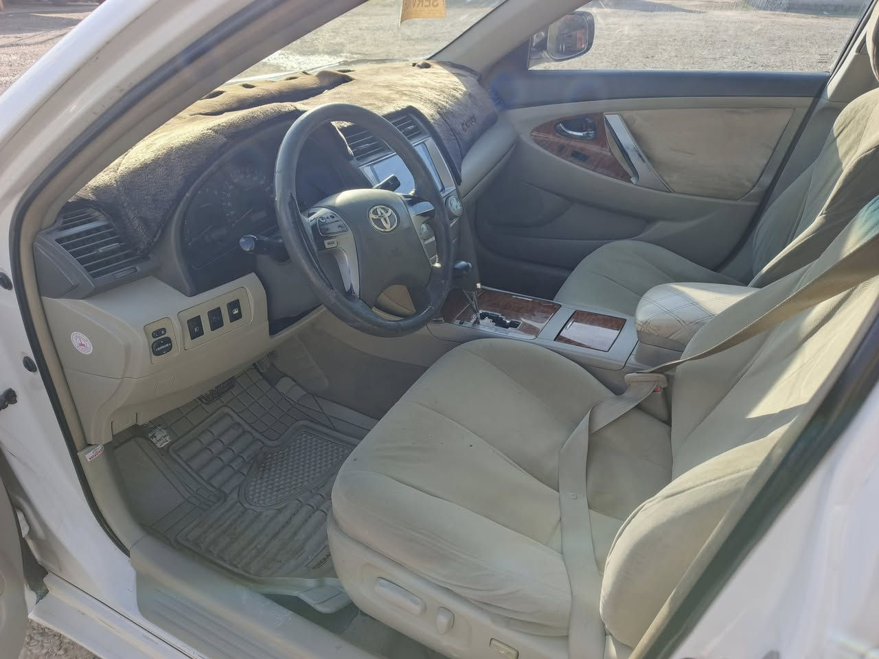 السلام عليكم كامري موديل 2009 بيه قطعتين بدون دواخل خليجي فول موصفات محرك ما مفتوح السعر 130 ويرهم مراوس حسب القناعه حتا اذا سياره عاليه او افلون
‏‪***********‬‏
