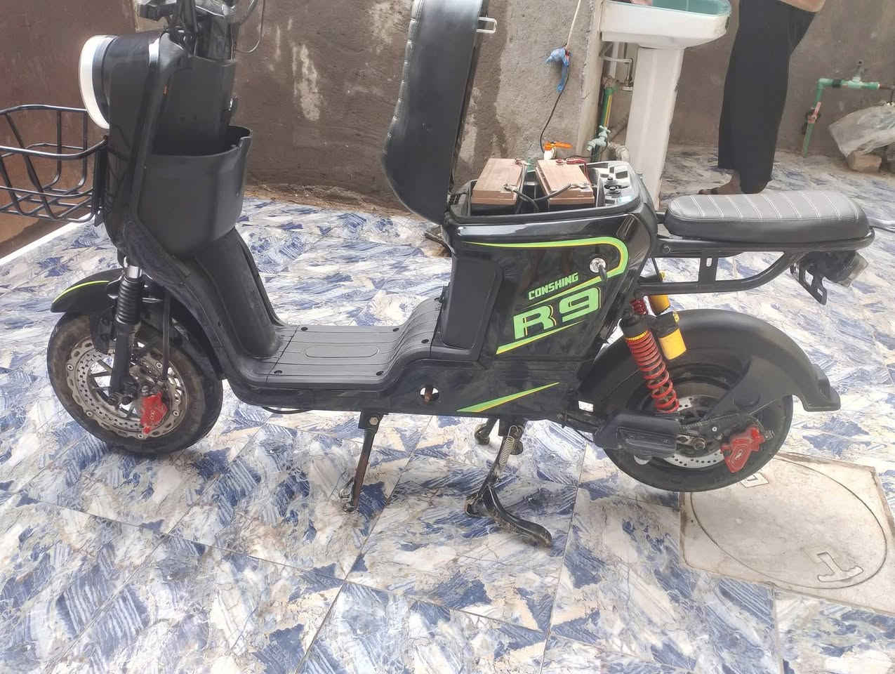 دراجه شحن R9 جديده ونضيفه وكل غراضها موجوده مثل سويجات اثنين ولبقيه كلهم موجوداد سعرها 400وببها مجال الشراي يجي ياخذها مو يراسني يكلي انته تعالي اليريد يشتري يجي ودللل متواجد واتساب ***********
