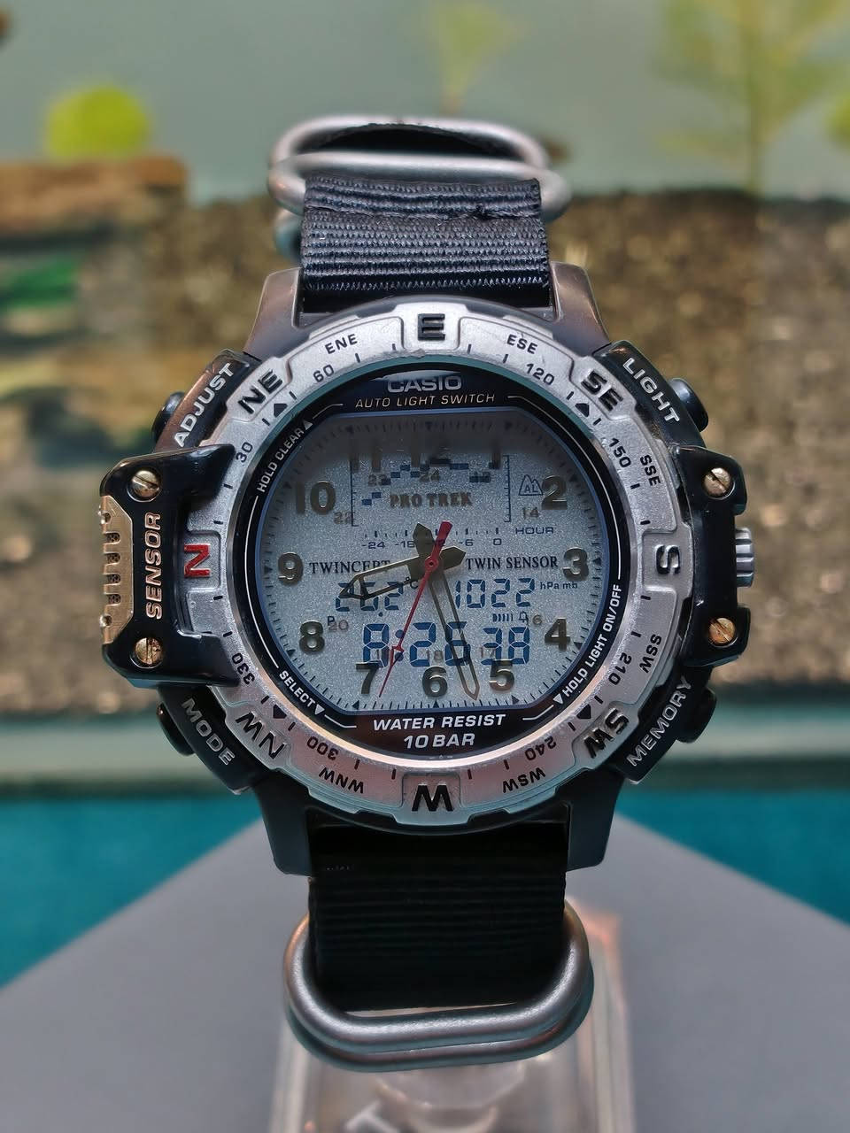 السلام عليكم 

كاسيو برو تريك بافندر مستخدم 

° الوصف 
• هذه ساعة يد كاسيو برو تريك (Casio Pro Trek )، وهي ساعة مخصصة للأنشطة الخارجية تتميز تحتوي على ذاكرة مدمجة لتخزين البيانات. تم إطلاقها لأول مرة في عام 1995 كجزء من سلسلة Pro Trek.

° المعلومات الأساسية
• القطر 46
• منبه 
• تقويم يومي شهري 
• كرونو غراف 
• عداد تنازلي 
• إضاءة داخلية لد 
• تنسيق 12 و 24 ساعة
• قياس درجات الحراره
• قياس الضغط الجوي
• الاطار الخارجي دوار
• دبل تايم عقرب منفصل
• سوار كتان ناتو 
• مقاومة للماء 100 متر

جميع الساعات اصلية معا ضمان🤍.

العنوان: - بغداد - مدينة الصدر ـ الأورفلي 
توصيل لجميع المحافظات 
التواصل واتساب *********** 🤍.
