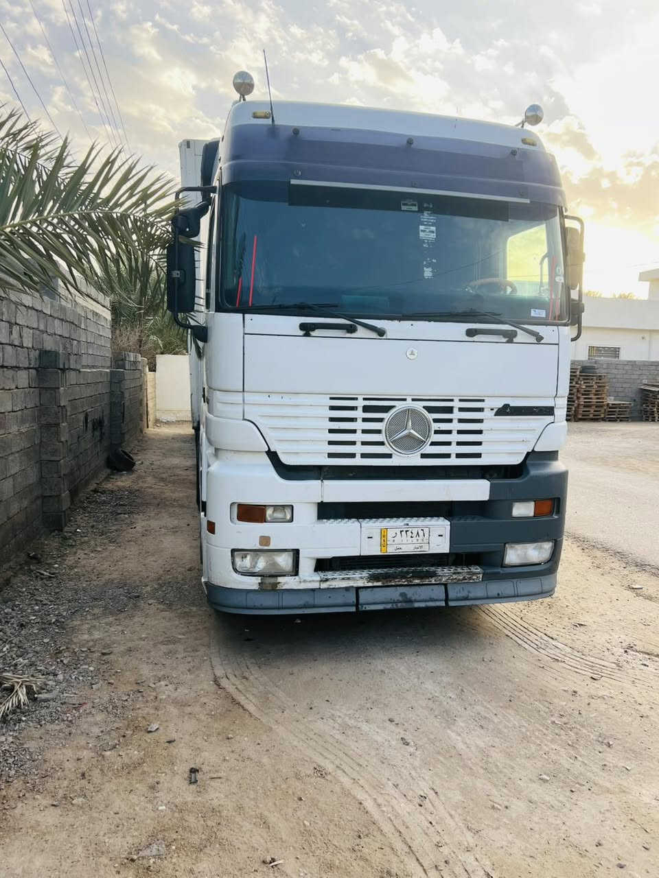 اكتروس موديل 1998 حجم 1857 
رقم انبار سنويه جديده 
مربوطه براد شمتز موديل 2004 
جهاز SL300 سمك 7 ارتفاع ستندر 
سياره جاهزه للشغل 
السعر / 330$ وبيهه مجال 

معرض الرشيد لتجارة السيارات 
للاستفسار/***********
