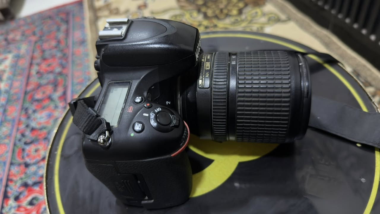 كامره نيكون 750 بحاله جيدا جداً نضافه 90% بس بيها شغلتين الاولى كسر بسيط بل شاشه مال كامره بس ما مأثره ع شي. والعطل الثاني بيوت الرام رادلهن تبديل لانو مكعدين رام بلعكس ومكسرات حط سعرك وراسلني ***********
