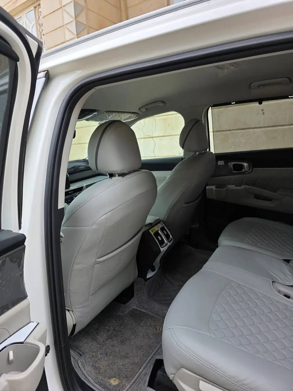 سيارة  سورنتا 2025 زيرو والي يحب يسفسر *********** بل خدمه
