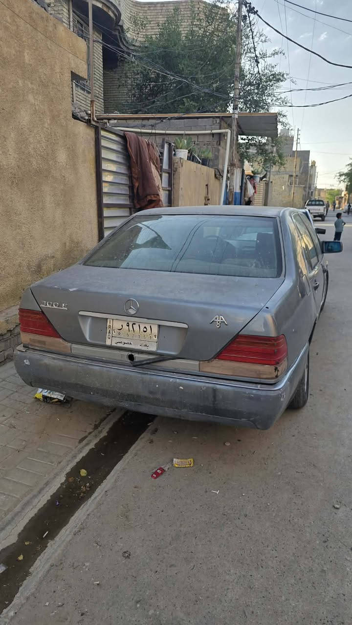 السلام عليكم ورحمة الله وبركاته من رخصت الادمن مارسيدس شبح موديل ٩٤ مكينه وكير ففتي ٣٠٠٠جديده  سنويه نافذه رقم بغداد موجودة بغداد السعر ٤٠وبيها مجال  للااصال ***********بي واتساب
