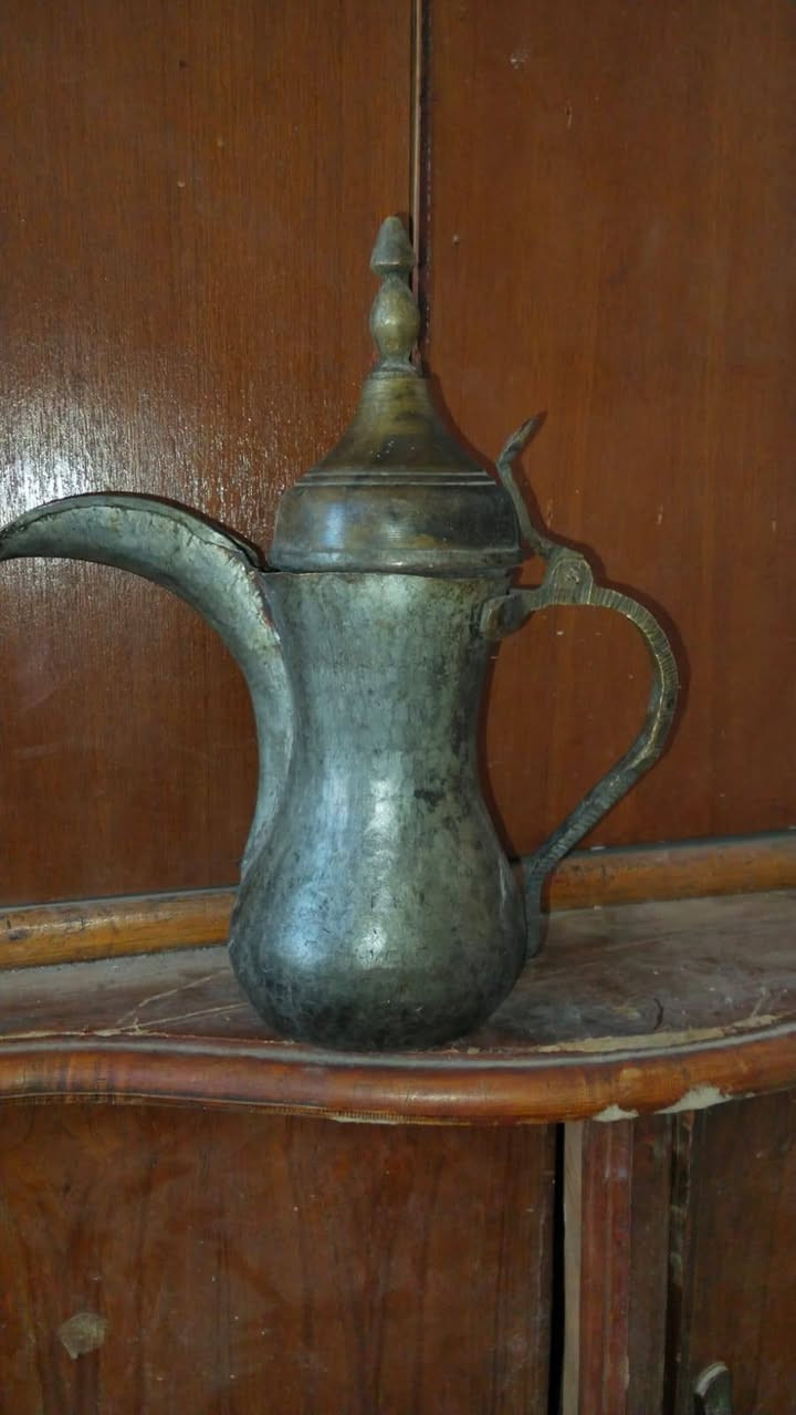 دلة بغدادية قياس 30 سانتيم السعر 110 الف مع التوصيل الى جميع محافظات العراق 🇮🇶 للتواصل عبر الهاتف وعبر الواتساب *********** و عبر الخاص
