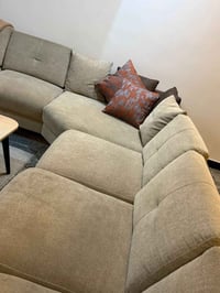 قنفات استقبال • نظيف ١٠٠٪ • مشتري قبل ٣ أشهر