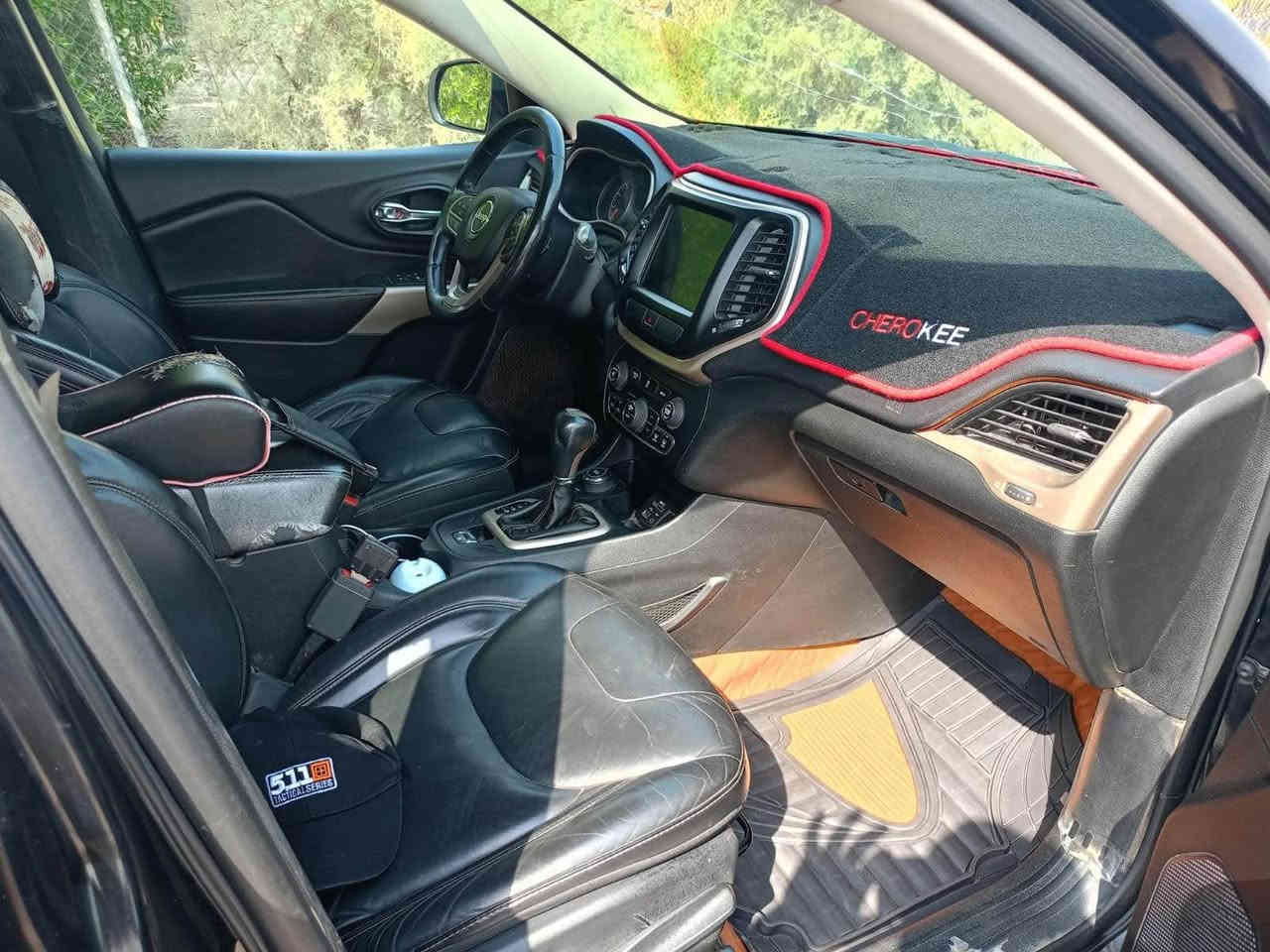 السلام عليكم جيب بزون موديل 2017 
فول مواصفات 
تقريرها مياه فيضانات تعمل وتسير
وبيها حادث ثاني اثر شخوط جاملغ مصبوغ وقبق جنطه تحويل مباشر بسمي رقم بصره الجديد ويوجد فيها سونار السعر 125 وبيها مجال قليل الهاتف ***********
بيه واتساب عمارة, ميسان
